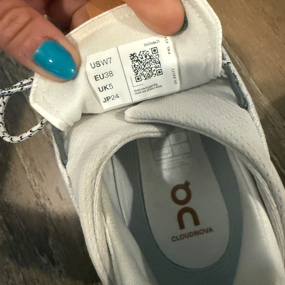 On cloud-  cloudnova tennis shoes size 7 , white|pearl - Picture 5 of 6